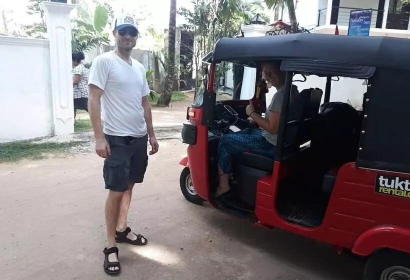 Retkeilymaja Midigama Holiday Inn