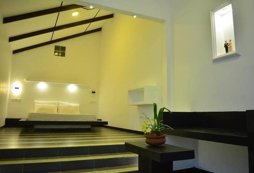 فندق صغير Midigama Holiday Inn