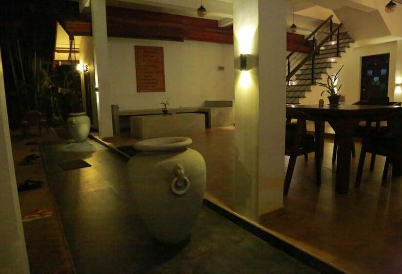 فندق صغير Midigama Holiday Inn