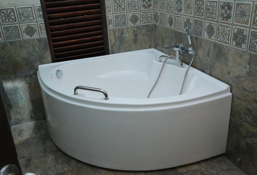 فندق صغير Midigama Holiday Inn