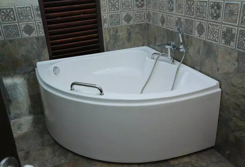 Retkeilymaja Midigama Holiday Inn