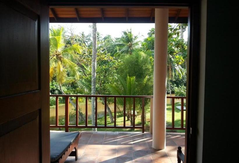 Пансион Hettimulla River House