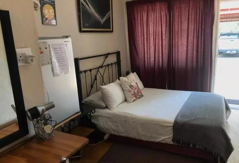 ペンション Serenity Guesthouse