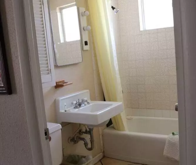 Retkeilymaja Grand Canyon Caverns Inn