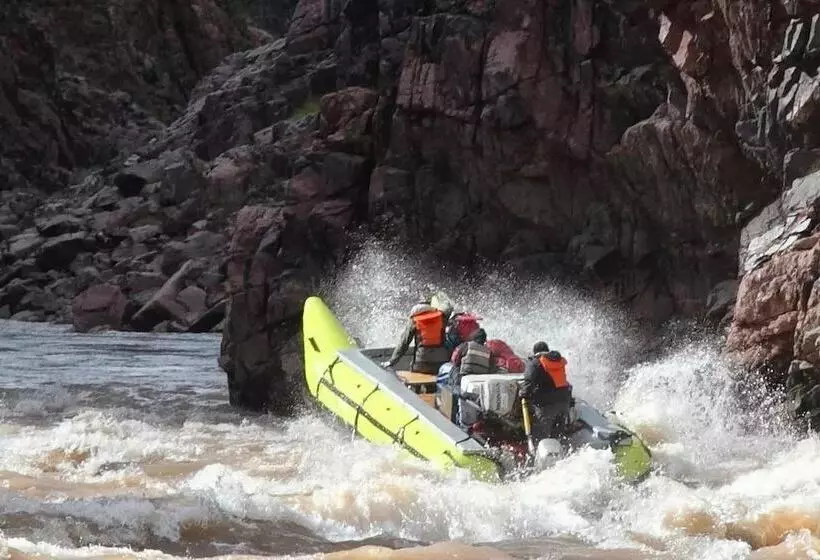 Retkeilymaja Grand Canyon Caverns Inn