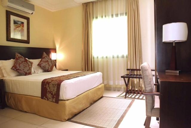 Grand Micasa Aci 2000