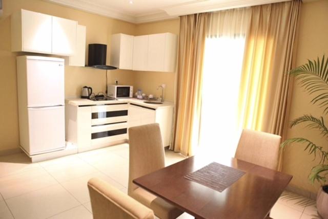 Grand Micasa Aci 2000