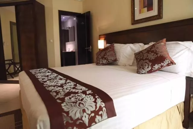 Grand Micasa Aci 2000