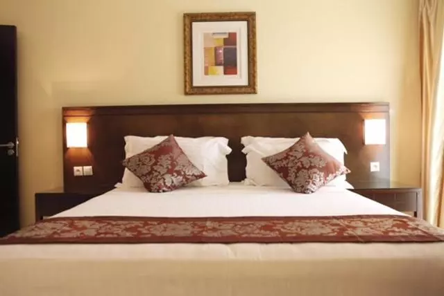 Grand Micasa Aci 2000