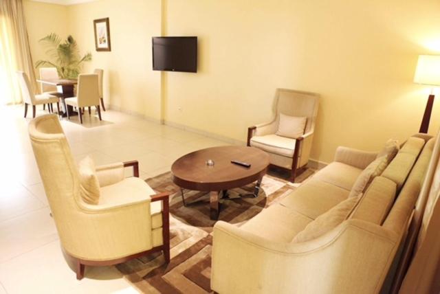 Grand Micasa Aci 2000