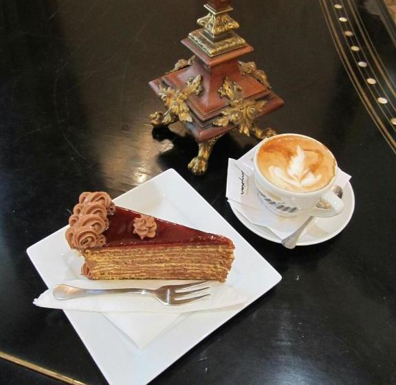 پانسیون Guest House Anna Caffe