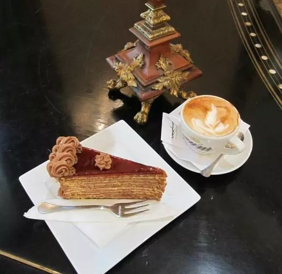پانسیون Guest House Anna Caffe