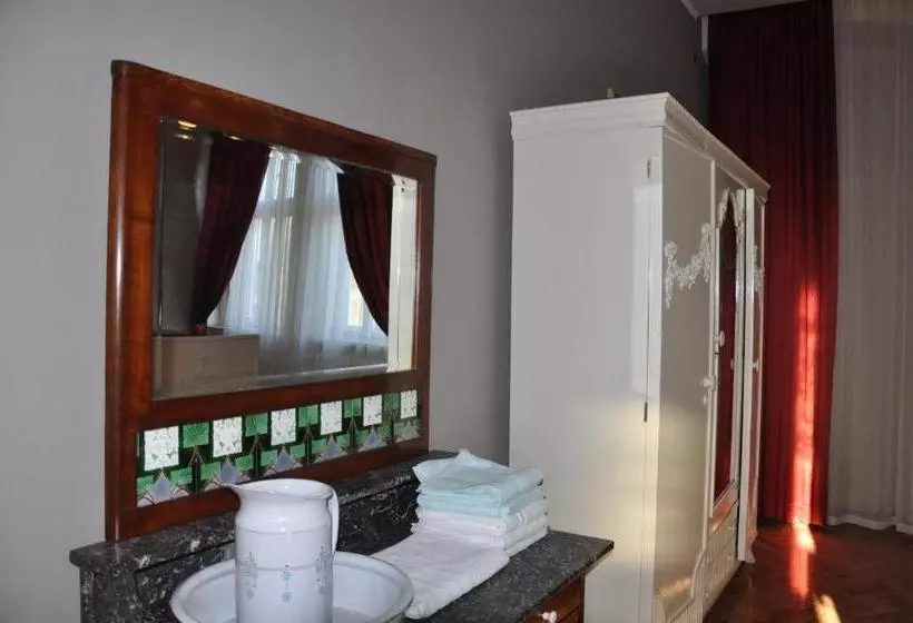 پانسیون Guest House Anna Caffe
