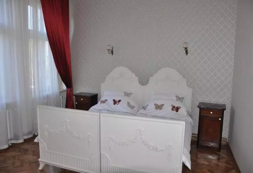 پانسیون Guest House Anna Caffe