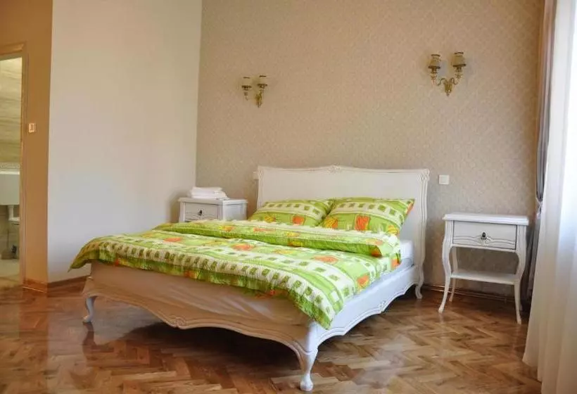 پانسیون Guest House Anna Caffe