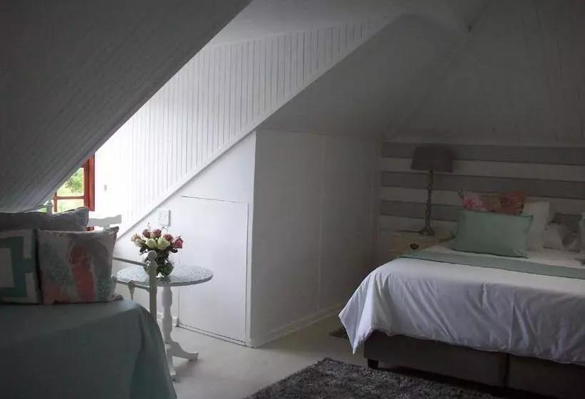 Majatalo Guest House Ascot Place