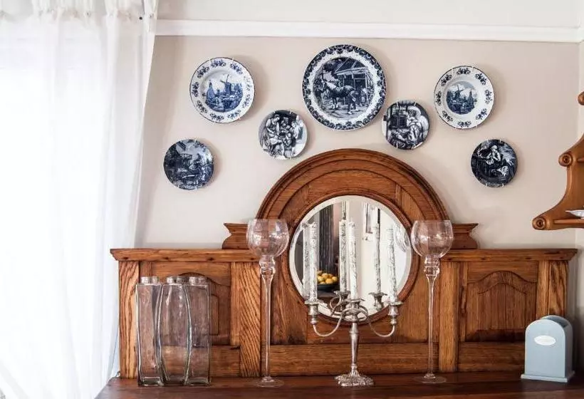 Majatalo Guest House Ascot Place