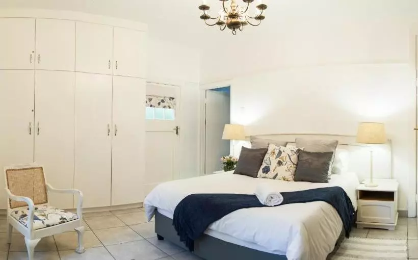 Majatalo Guest House Ascot Place