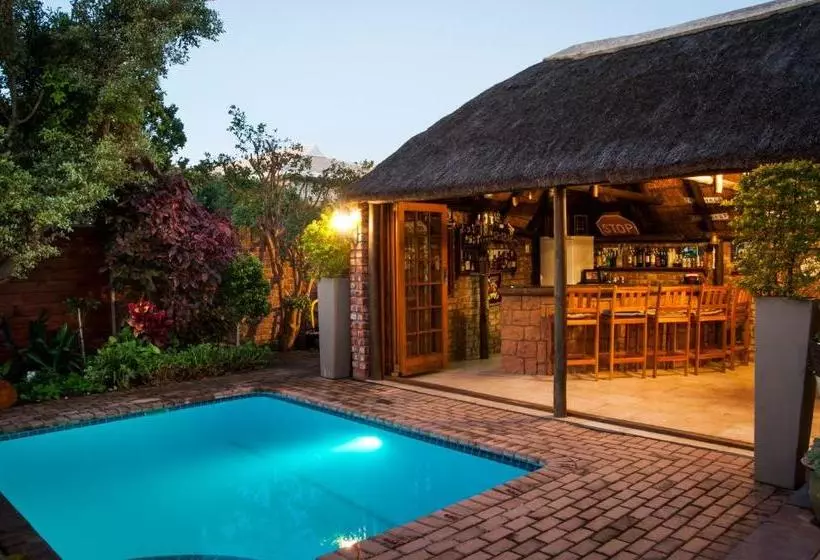 Majatalo Guest House Ascot Place