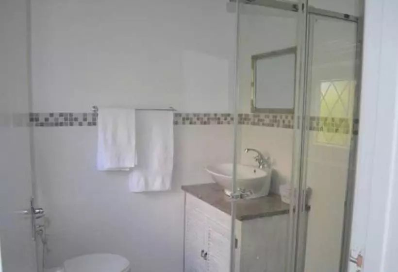 Majatalo Guest House Ascot Place