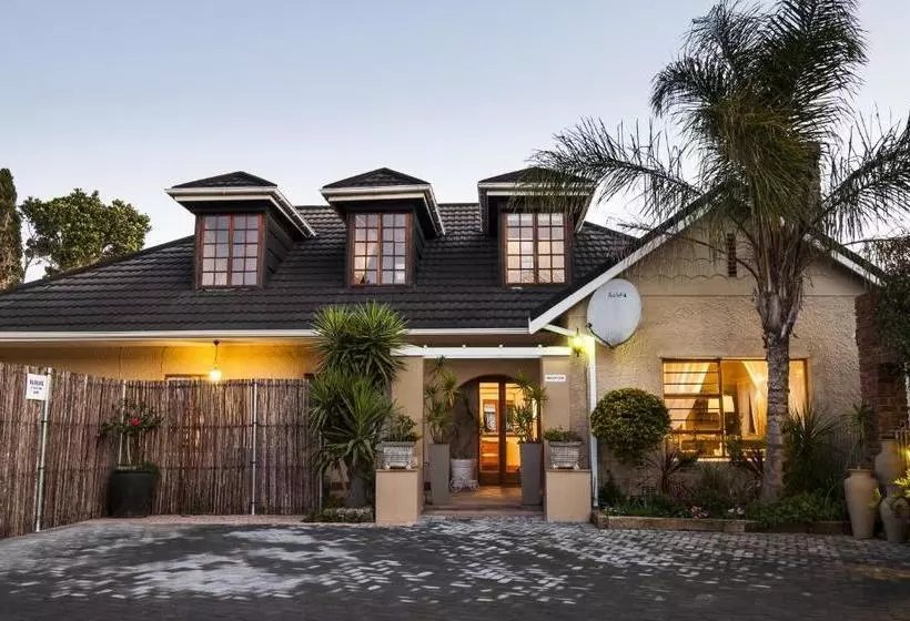 Majatalo Guest House Ascot Place