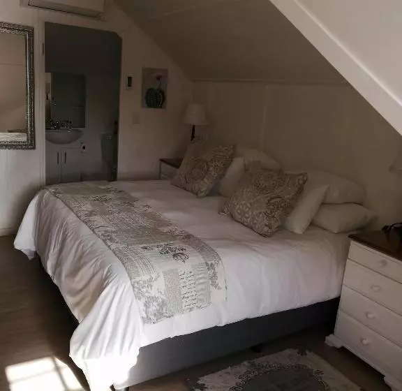 Majatalo Guest House Ascot Place