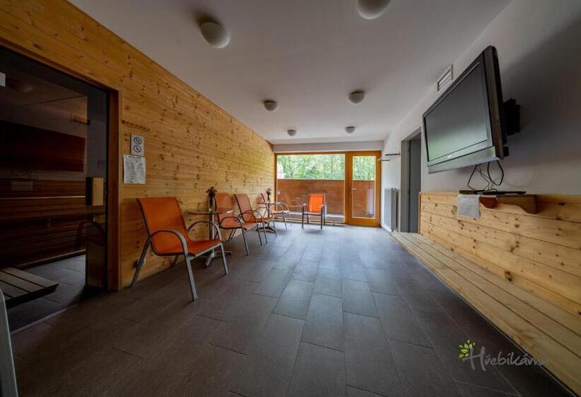 Restaurace A Pension Hřebíkárna