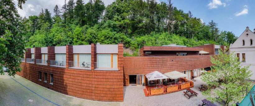 Restaurace A Pension Hřebíkárna