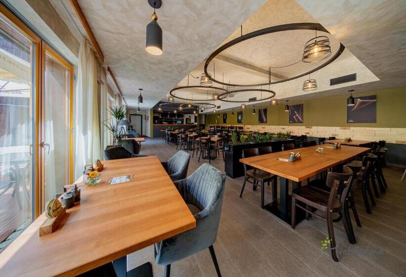 Restaurace A Pension Hřebíkárna