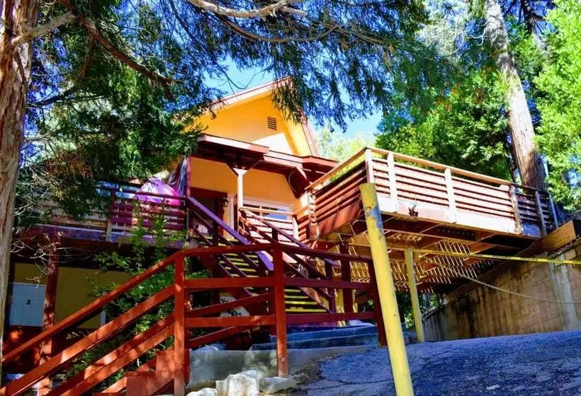 Hostel Arrowhead Mountain Inn