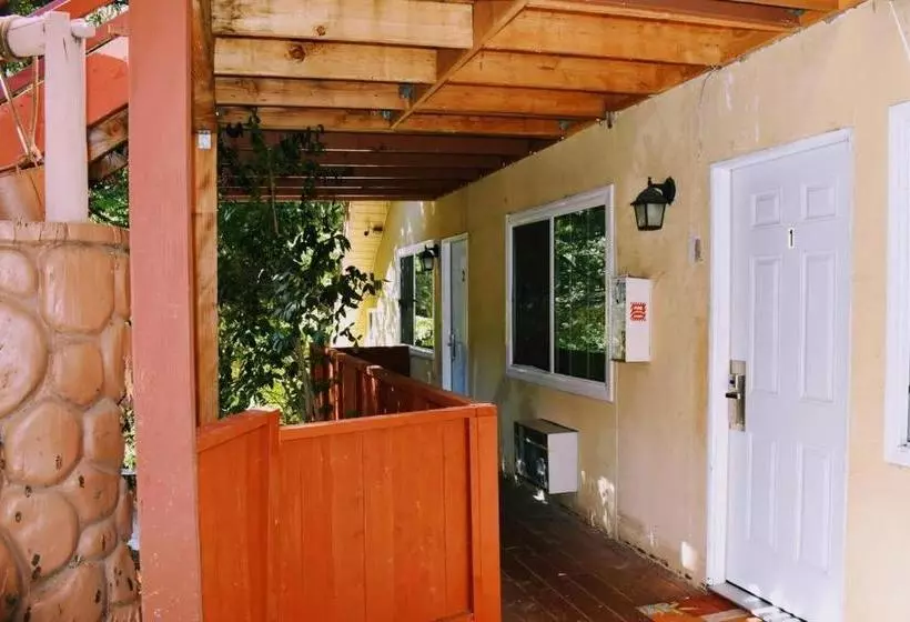 Hostel Arrowhead Mountain Inn