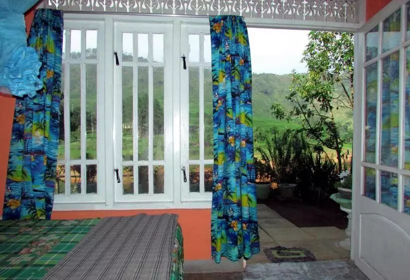 پانسیون Achintha Family Guest House