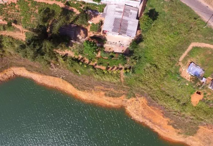 پانسیون Achintha Family Guest House