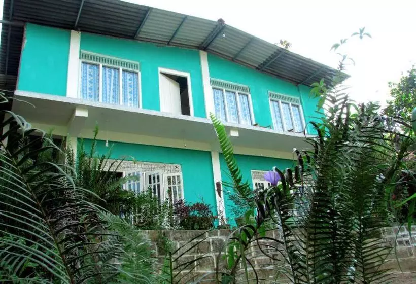 پانسیون Achintha Family Guest House