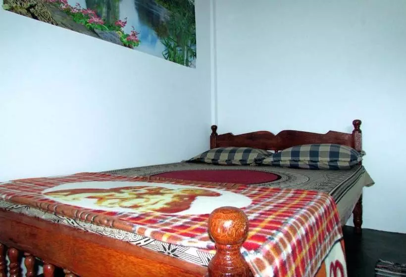 پانسیون Achintha Family Guest House