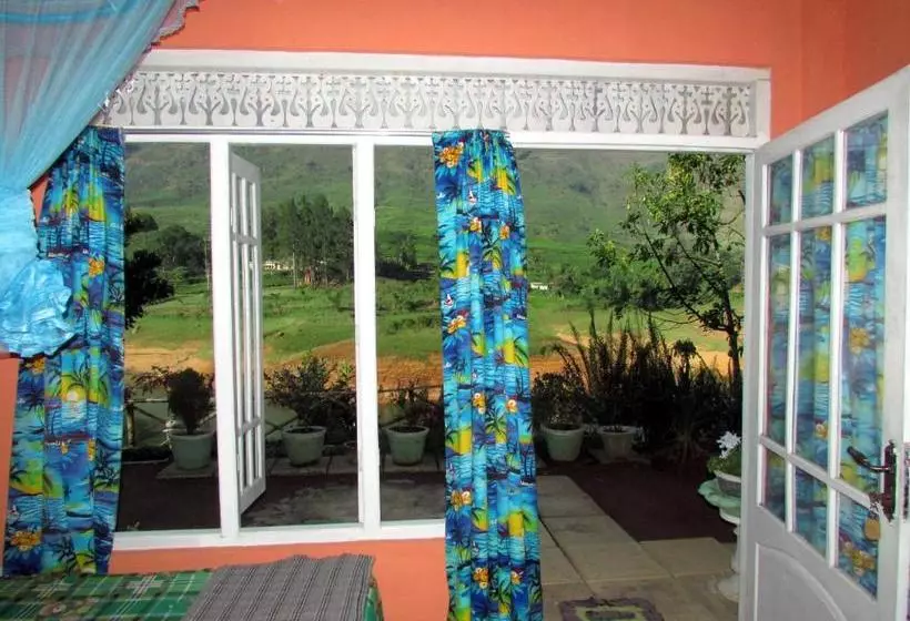 پانسیون Achintha Family Guest House