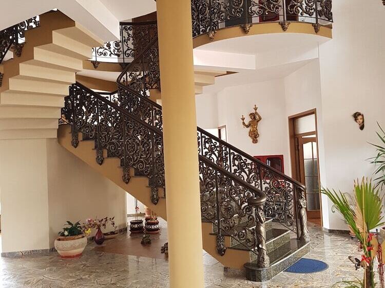 پانسیون Liz Residence