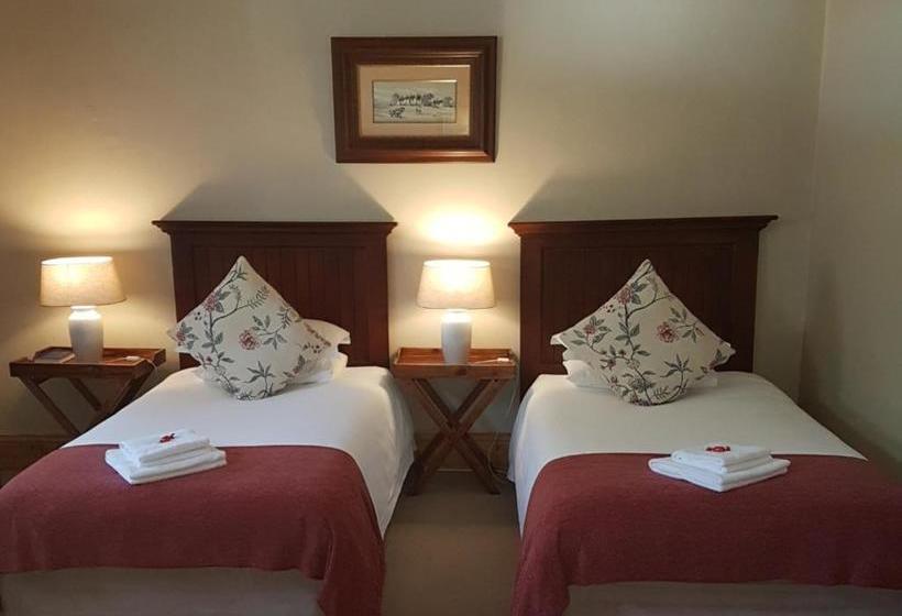 بنسيون Moonlight Manor