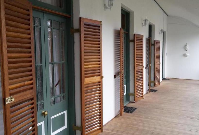 بنسيون Moonlight Manor