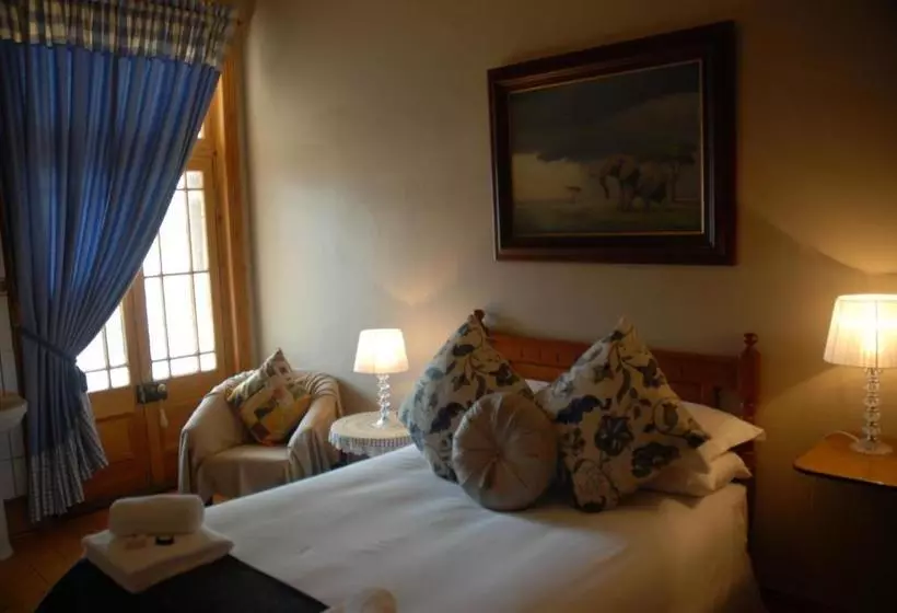 Majatalo Moonlight Manor