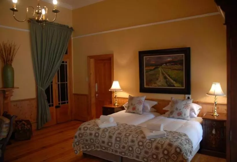 Majatalo Moonlight Manor