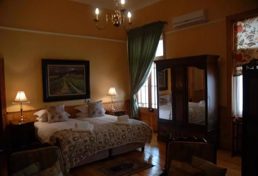 Majatalo Moonlight Manor