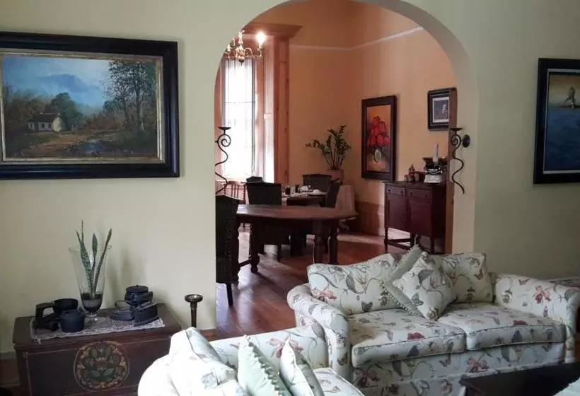 Majatalo Moonlight Manor