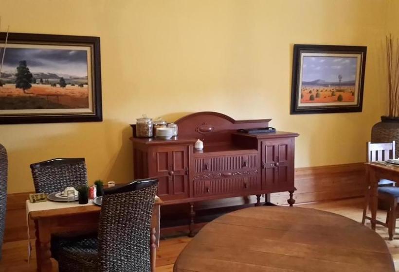 بنسيون Moonlight Manor