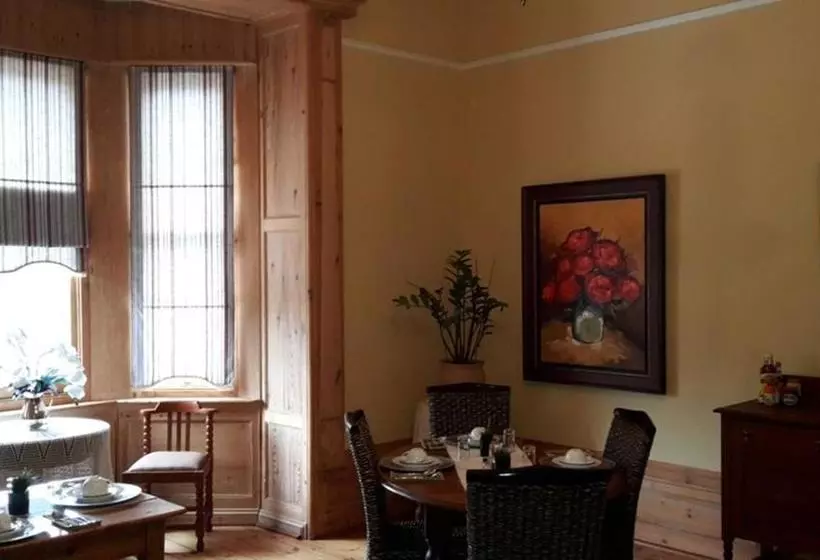 Majatalo Moonlight Manor