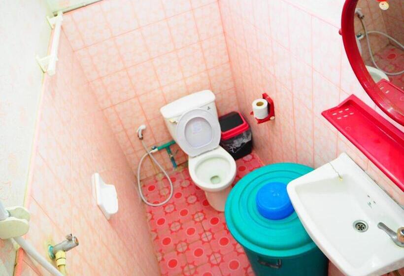 Пансион Three J Guesthouse