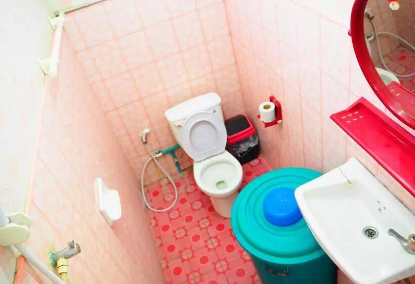 پانسیون Three J Guesthouse