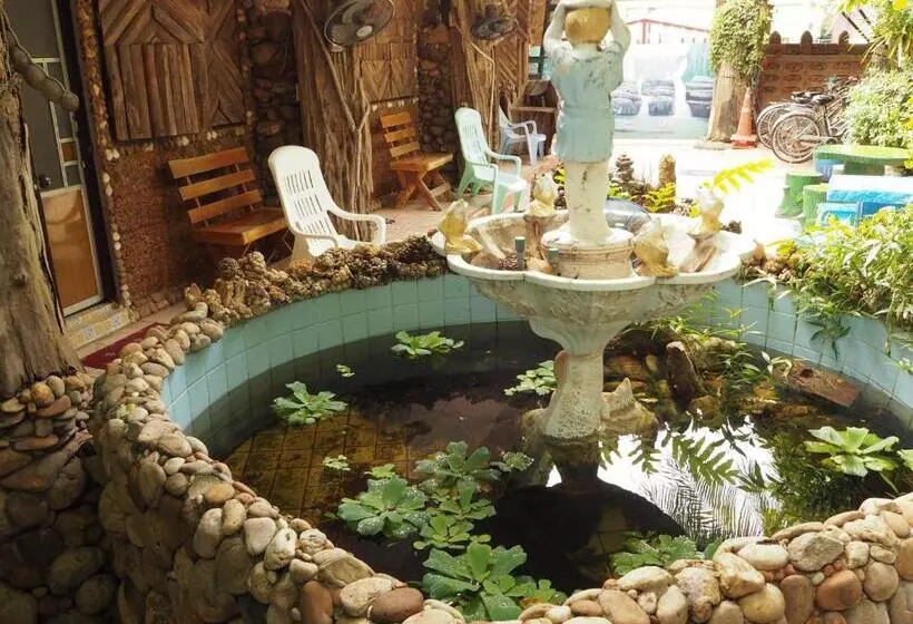 پانسیون Three J Guesthouse