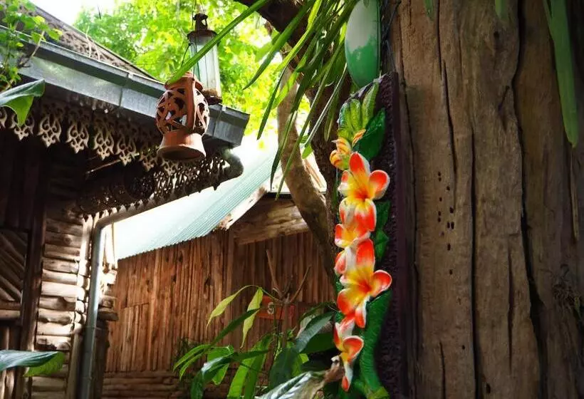 پانسیون Three J Guesthouse