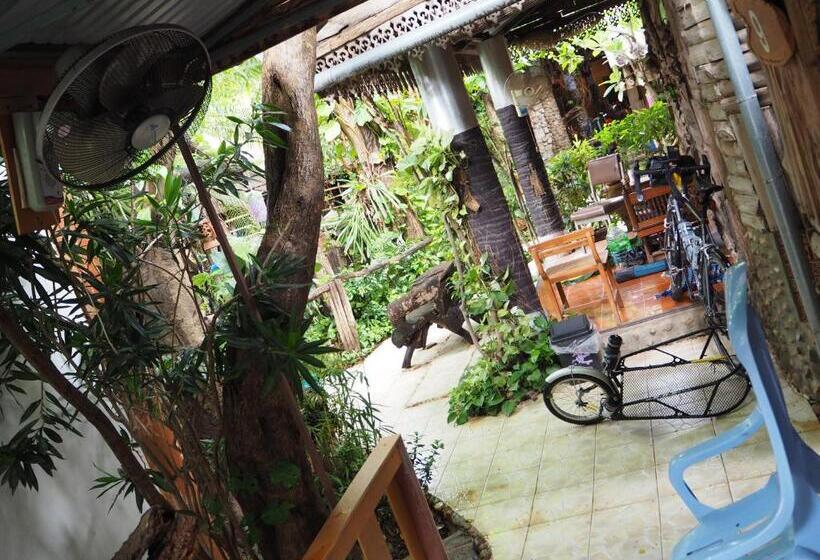 Пансион Three J Guesthouse